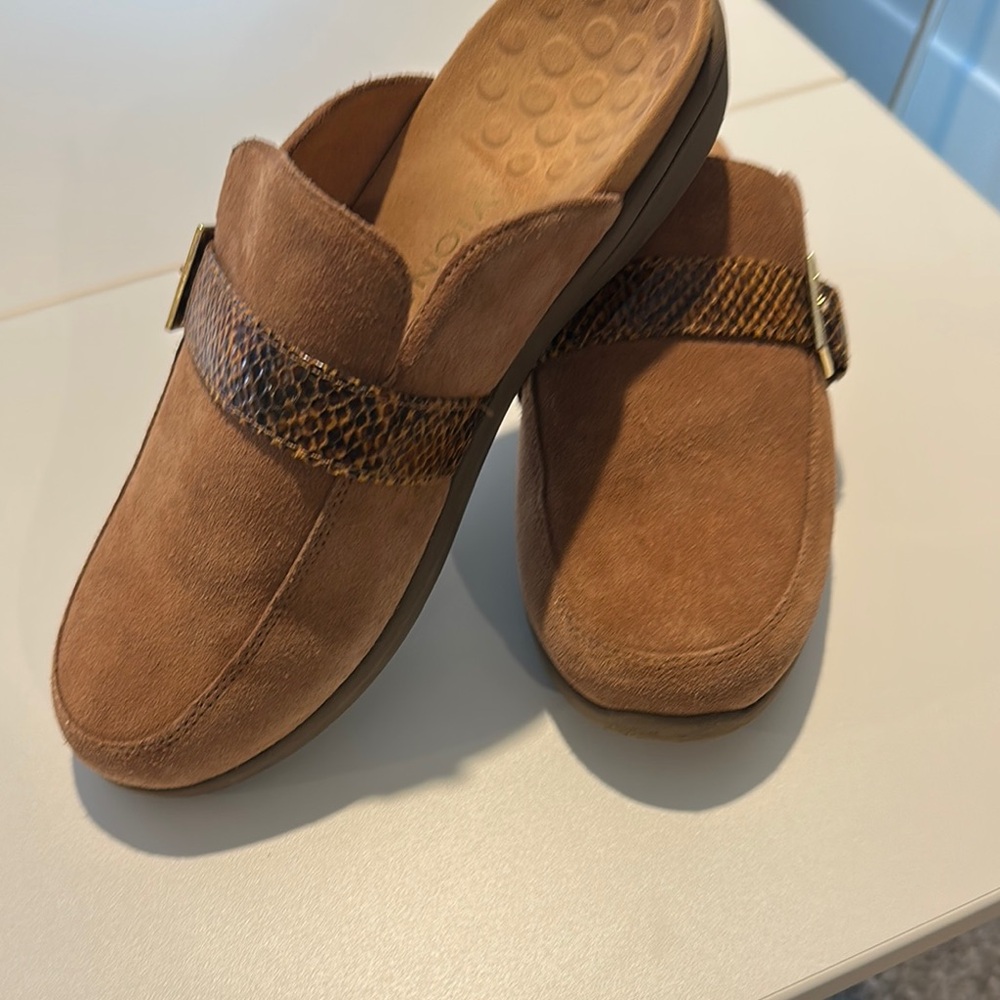 Vionic Tan Mules with Patterned Strap - Picture 3 of 4